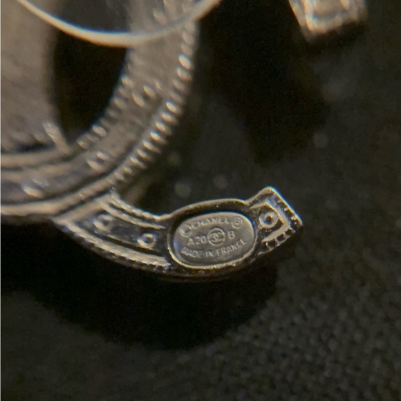 Authentic Chanel CC Logo Crystal Earrings Ruthenium Hardware - Picture 5 of 6